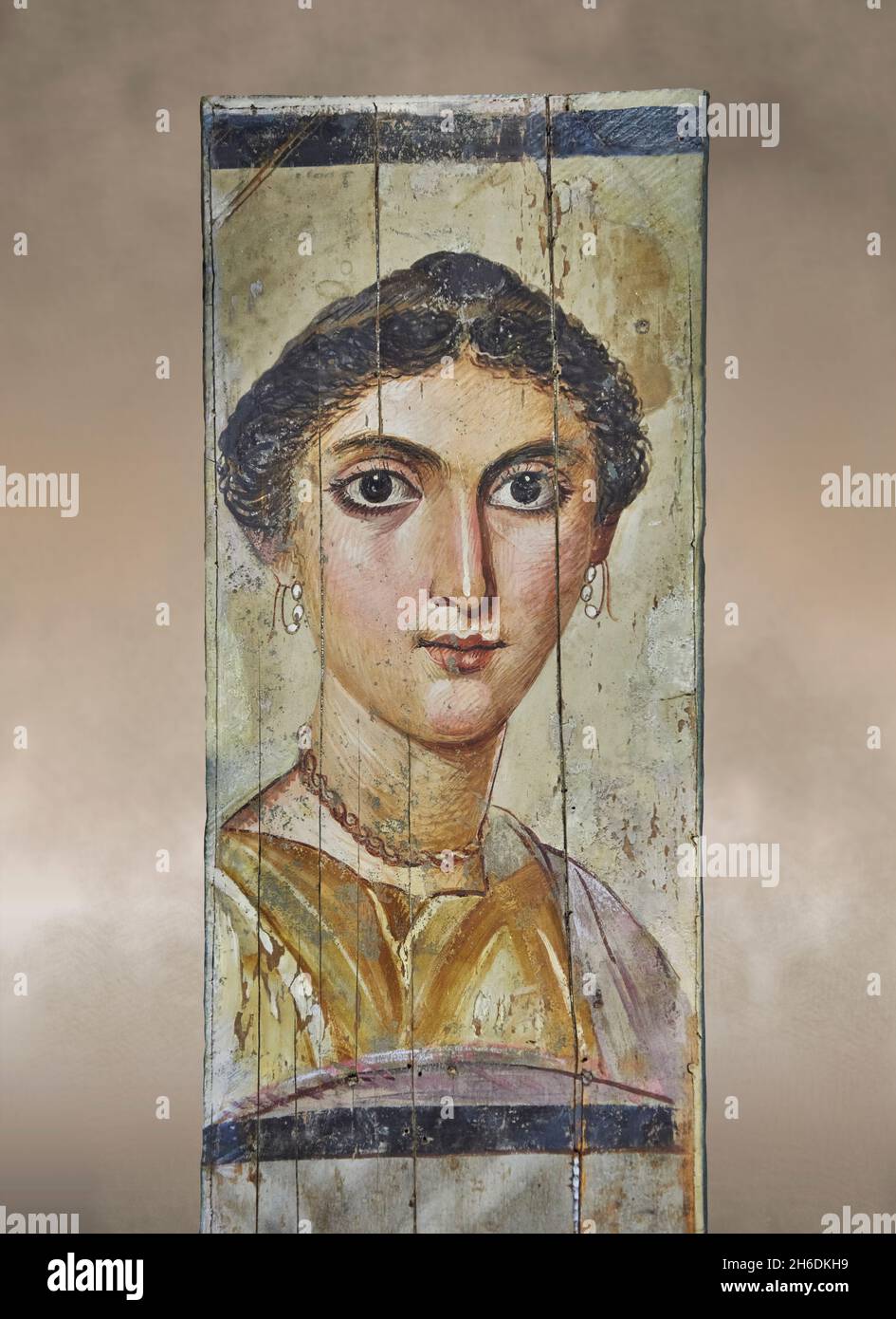 Ritratto mummia di Fayum Egiziano Romano, 138 - 161AD, Saqqara Memphis. Museo del Louvre N 2733. Ritratto mummy di una donna (busto, ritratto); collana, orecri Foto Stock