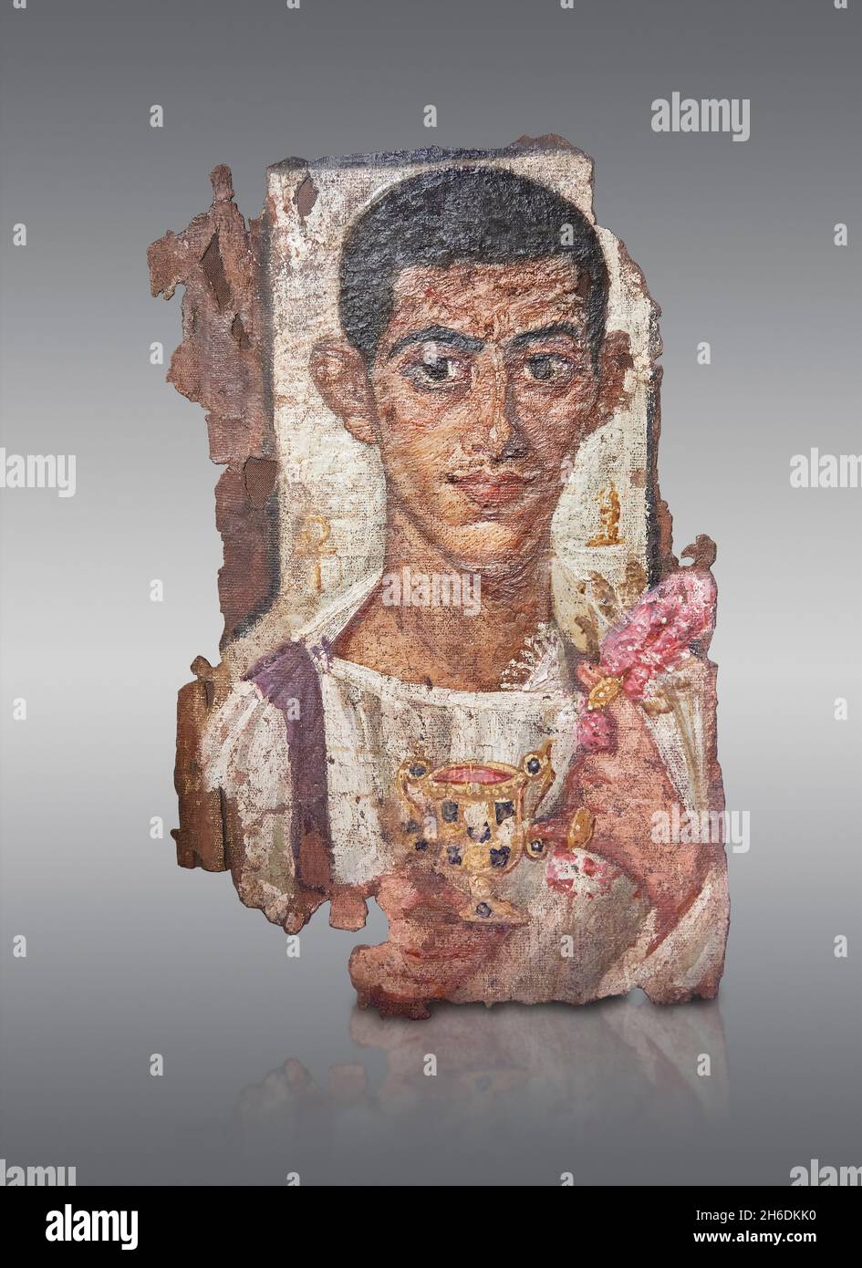 Frammento di ritratto di mummia della protezione egiziana romana, 200 - 299 d.C., Antinopolis. Museo del Louvre e 12581. Ritratto mummy di un uomo (tunica, capelli rasati, pierce Foto Stock