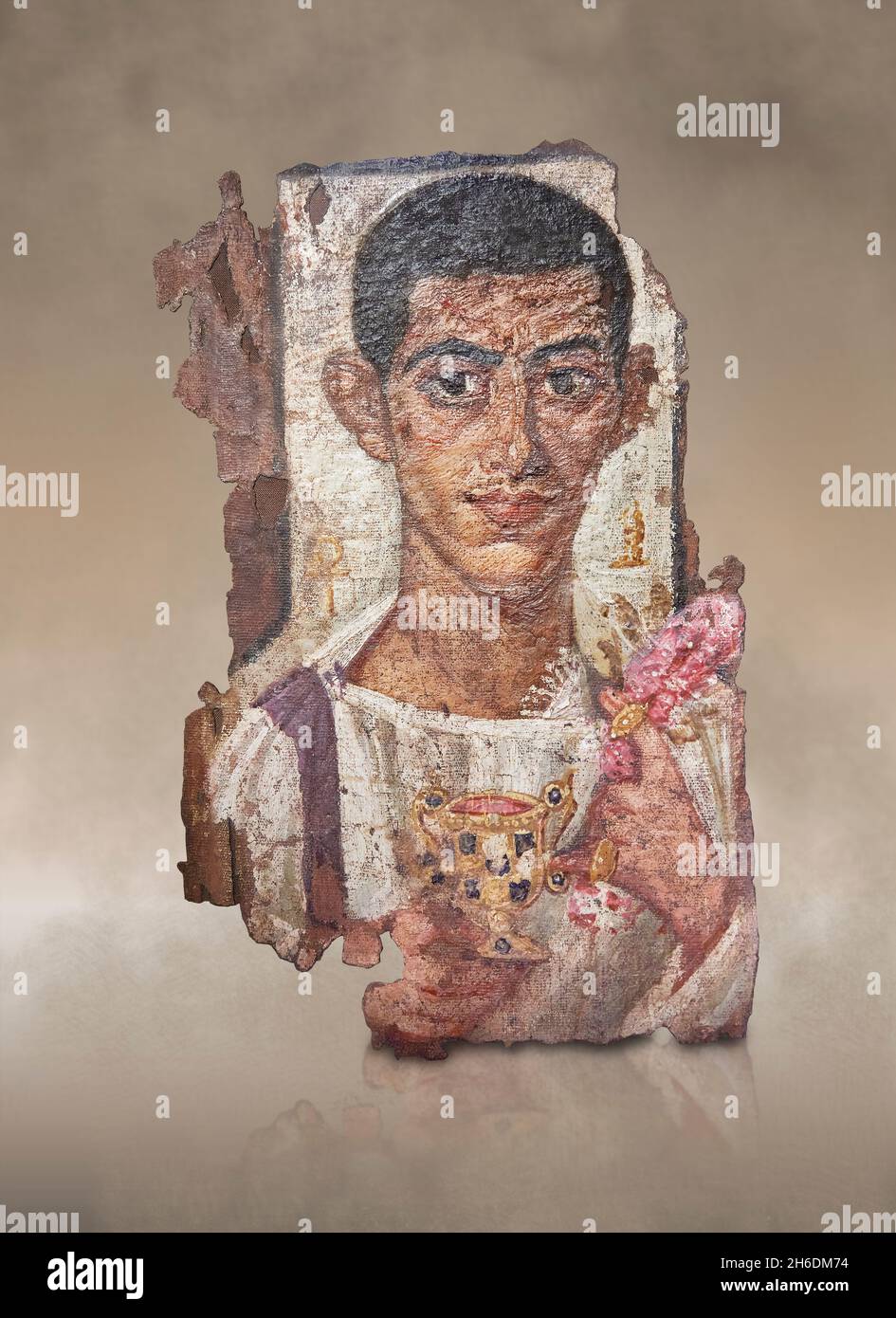 Frammento di ritratto di mummia della protezione egiziana romana, 200 - 299 d.C., Antinopolis. Museo del Louvre e 12581. Ritratto mummy di un uomo (tunica, capelli rasati, pierce Foto Stock