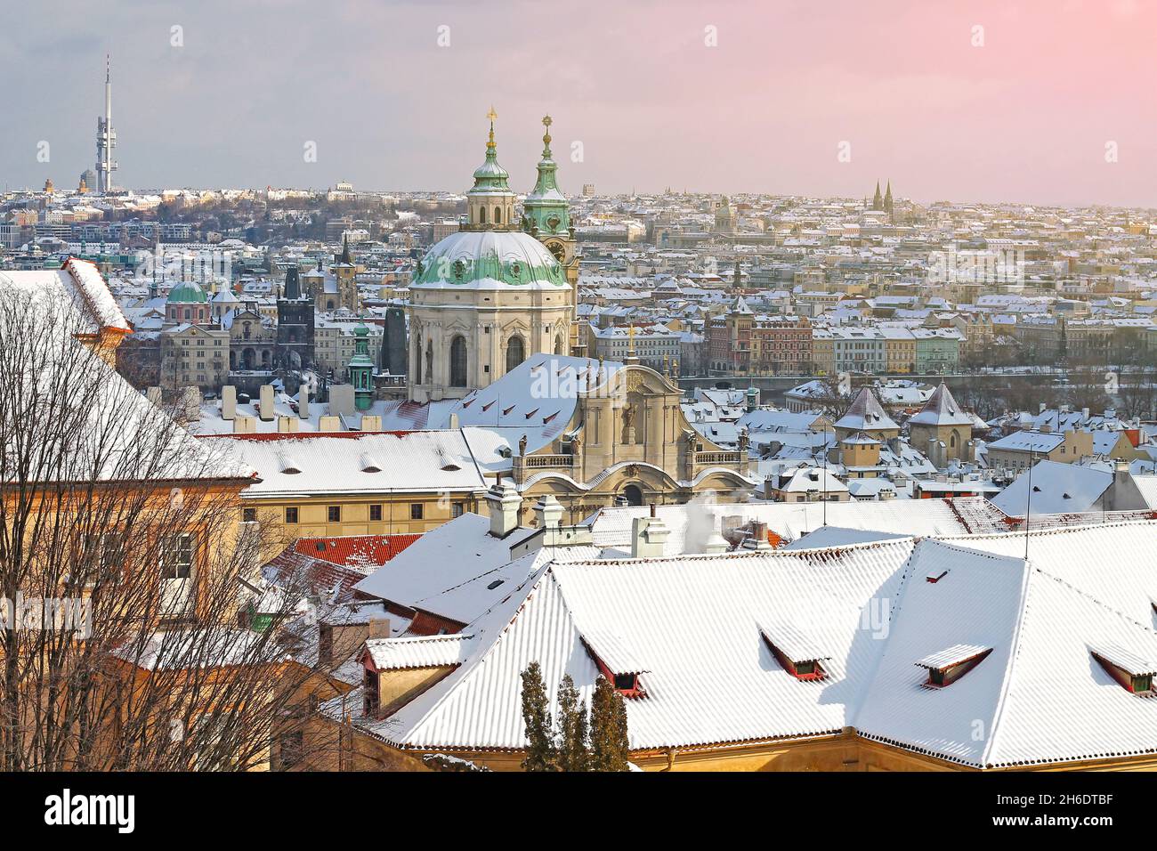 Vista degli inverni nevoso città di Praga, Repubblica Ceca. Natale a Praga. Foto Stock