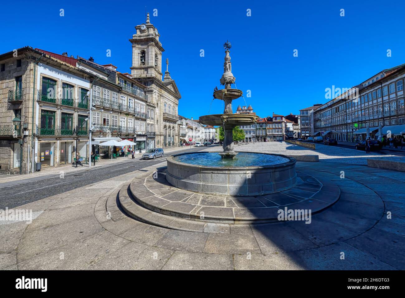 Fontana di Piazza Largo Toural, Guimaraes, Minho, Portogallo Foto Stock