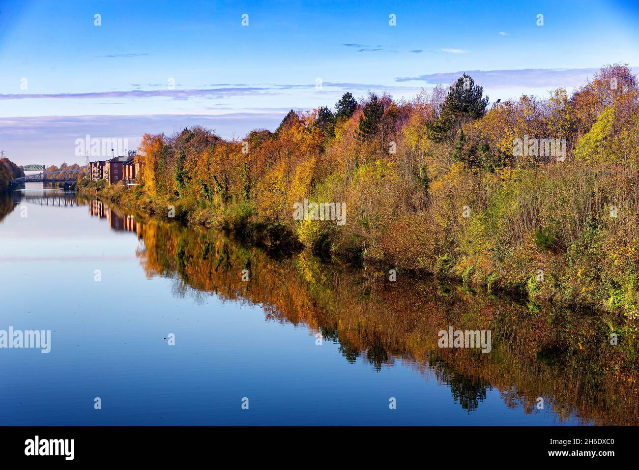 Manchester Ship Canal in autunno da Stockton Heath Swing Bridge Foto Stock