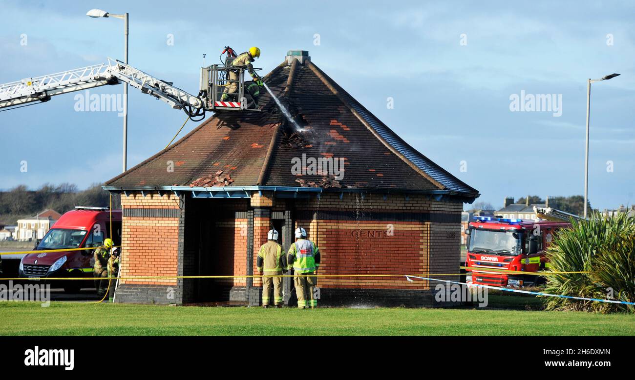 Mezzaluna di Montgomerie, cappotti di sale. 15/11/2021. La donna muore a causa del fuoco nei bagni pubblici. Credit : Charlie Gilmour / Alamy Live news Foto Stock
