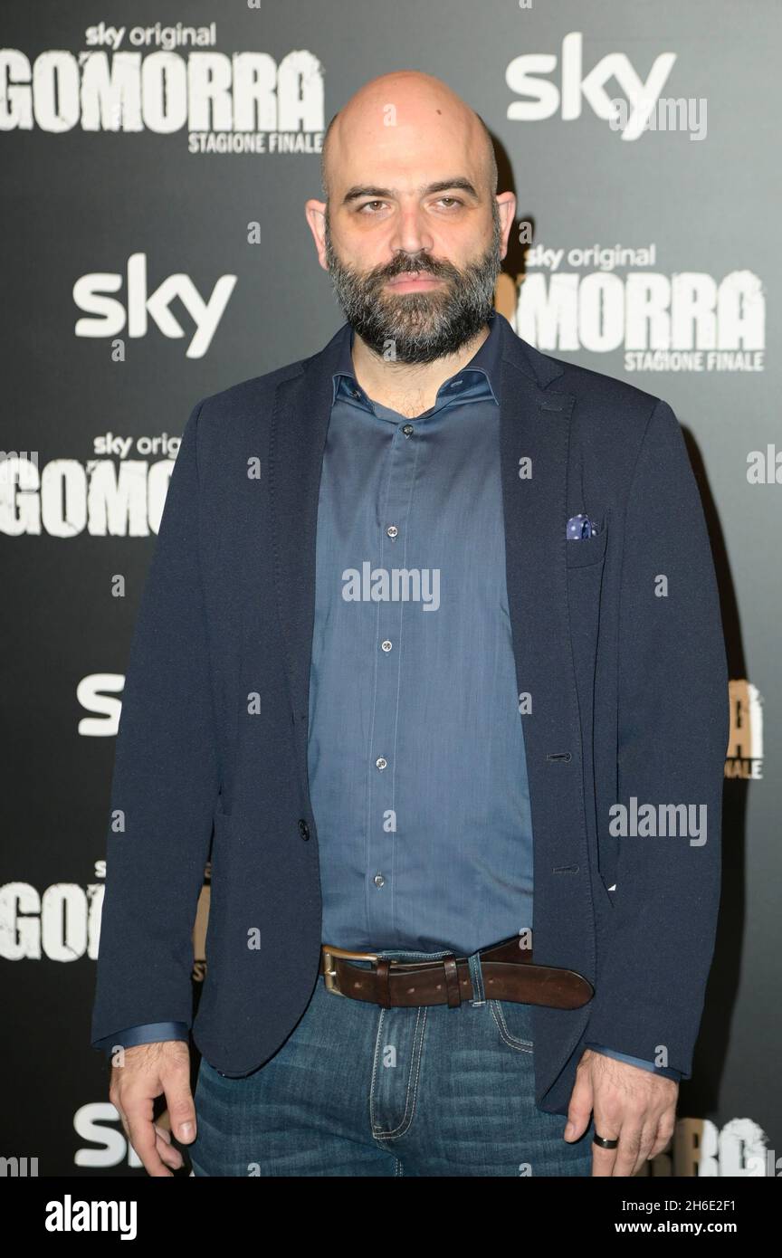 Roma, Italia. 15 Nov 2021. Roberto Saviano partecipa alla fotocellula della serie televisiva Gomorra fase finale al teatro Brancaccio. (Foto di Mario Cartelli/SOPA Images/Sipa USA) Credit: Sipa USA/Alamy Live News Foto Stock