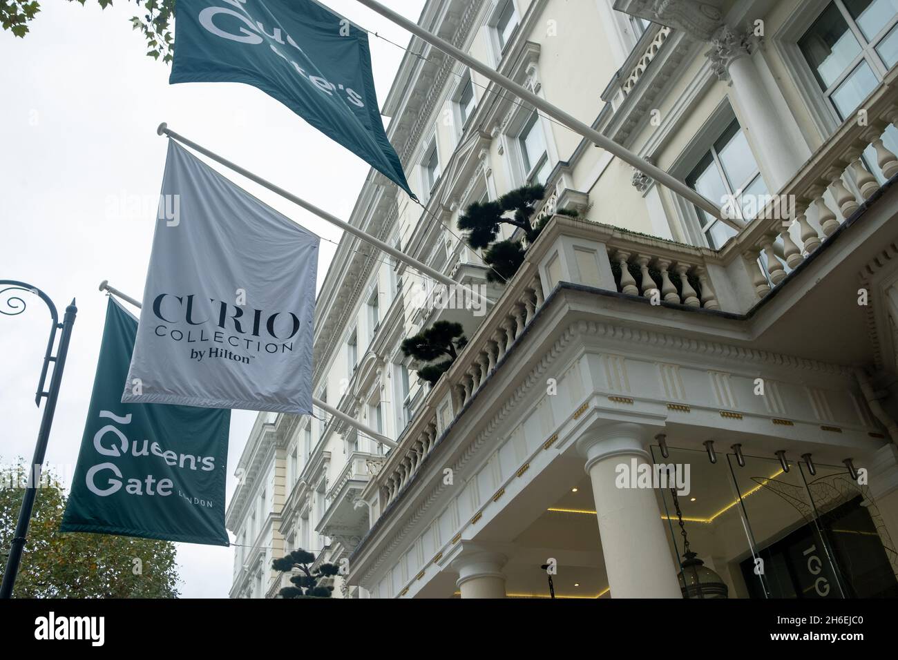 Londra - Novembre 2021: Curio Collection by Hilton. Un hotel di lusso a South Kensinghton Foto Stock