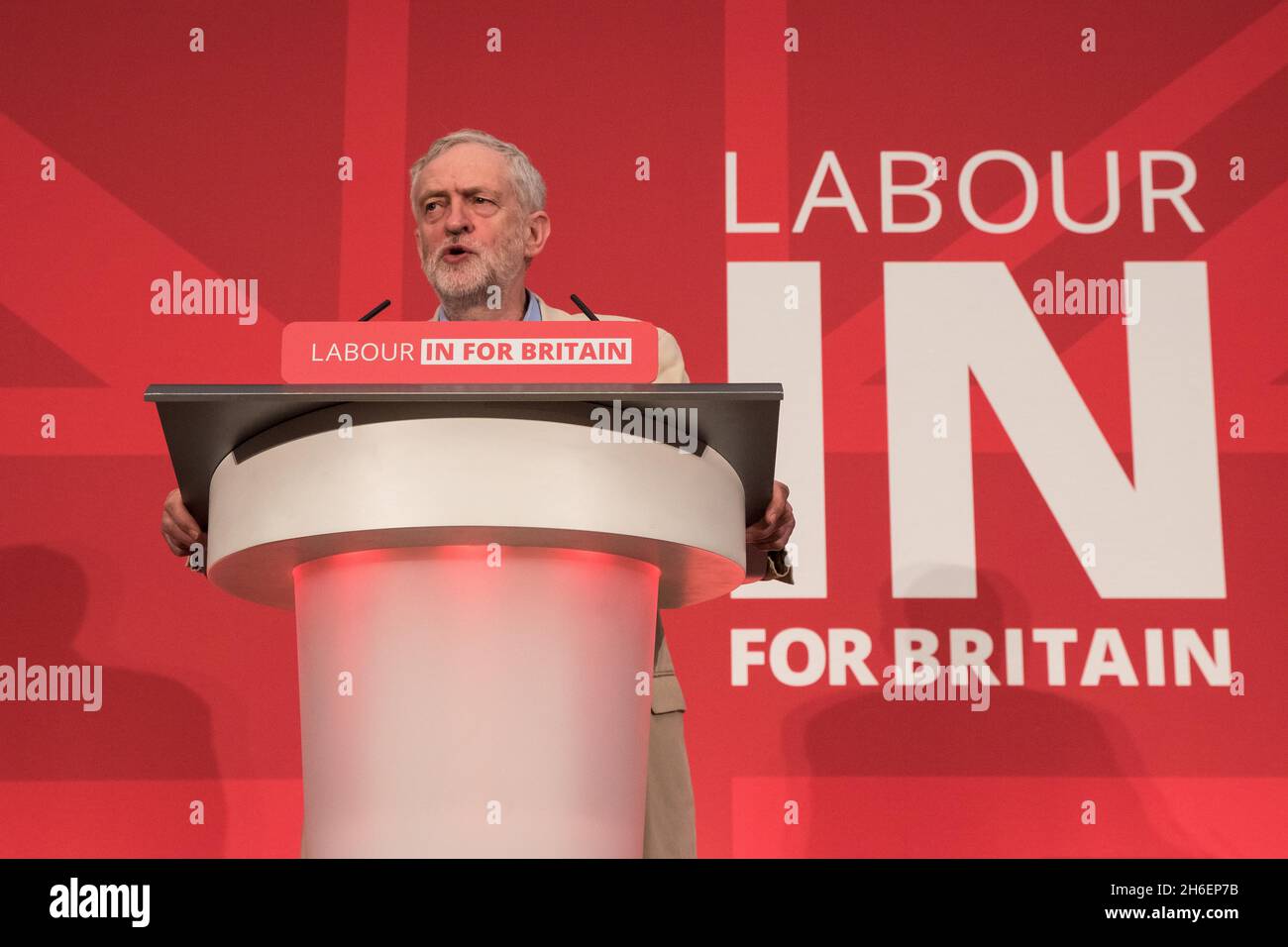 Il leader del lavoro Jeremy Corbyn svolge il suo primo importante intervento nel dibattito UE alla Camera del Senato di Londra Foto Stock