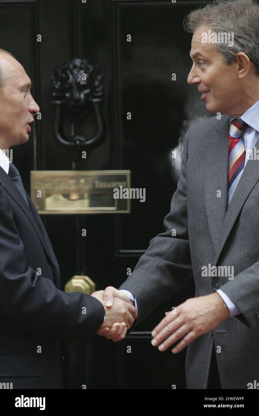 Il presidente russo Vladimir Putin è stato a Downing Street il 05/10/05 per una seconda giornata di colloqui con il PM britannico Tony Blair, che si è concentrato su come affrontare al meglio il terrorismo Foto Stock