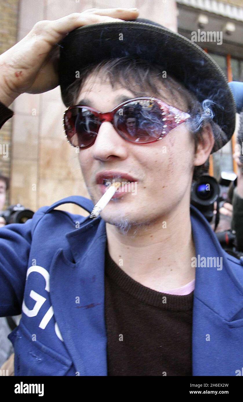 Cantante Pete Doherty fuori dal Tamigi Magistrate a Londra questa mattina  come ha partecipato ad un'audizione di corte per le spese di droga Picture  shows: Pete con sangue sul suo viso e