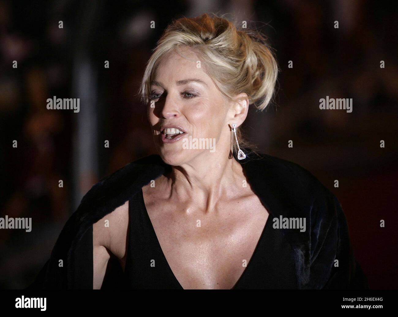 Sharon Stone partecipa al World Film Premiere per Basic Instinct II: Risk Addiction al Vue Leicester Square di Londra. Jeff Moore/allactiondigital.com Foto Stock
