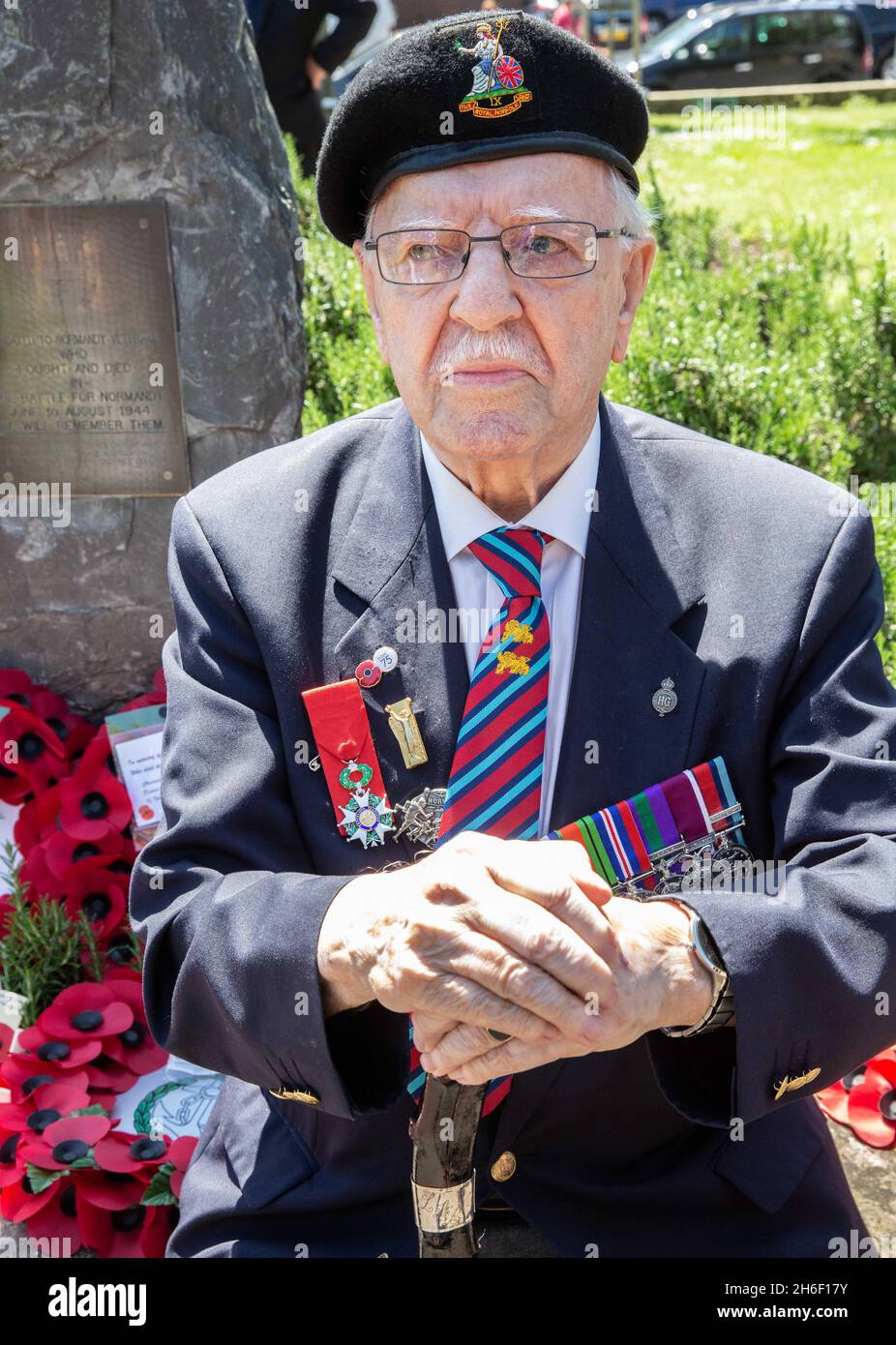 Il veterano del D-Day Charles Harry Boyer, 93 anni, del reggimento di Norfolk che atterrò sulla spiaggia di Sword il D-Day e mentì circa la sua età per unirsi all'esercito. Foto Stock