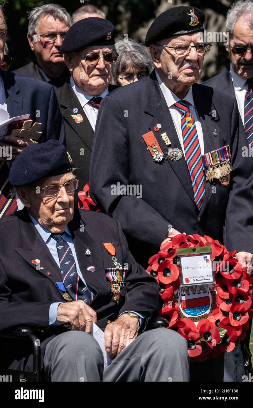 D-Day veterani L-R Charles Harry Boyer 93 anni e Ivan Jennings 95 anni Foto Stock