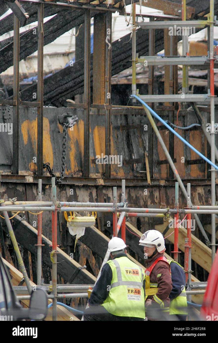 L'unica nave Clipper Extreme sopravvissuta al mondo, la Cutty Sark, costruita nel 1869, è stata devastata dal fuoco in quanto è stata sottoposta a 25 lavori di ristrutturazione per Â milioni di sterline. Una delle attrazioni turistiche più amate di Londra, il Clipper era in secca e doveva riaprirsi nel 2009, il 21 maggio 2007. Foto Stock