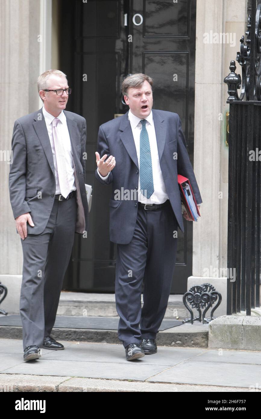 PM Gordon Brown è presente a Downing Street per l'odierna riunione del Gabinetto, nel centro di Londra. Foto Stock