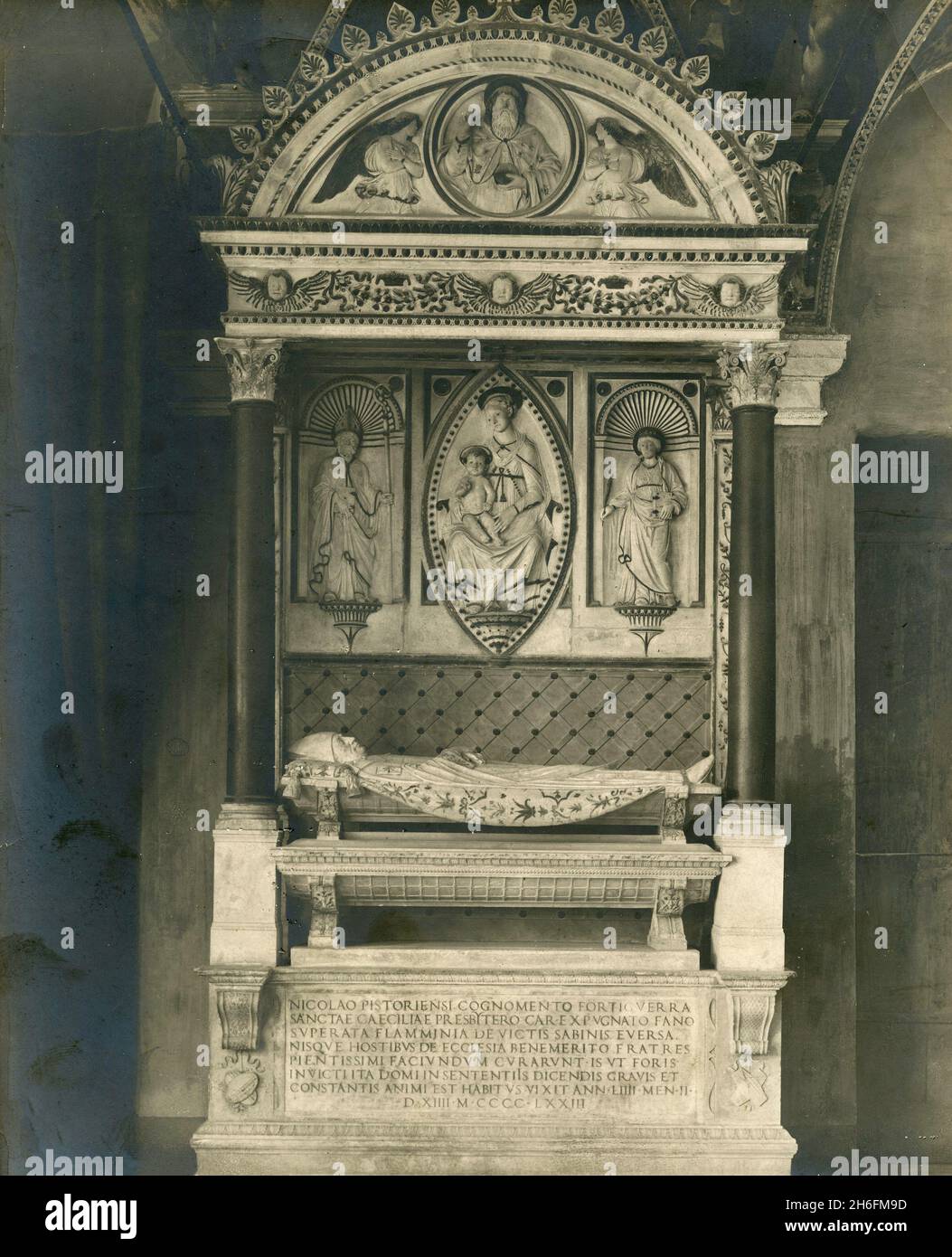 Monumento funerario al cardinale Fortiguerra, chiesa di S. Cecilia, Roma, Italia 1930 Foto Stock