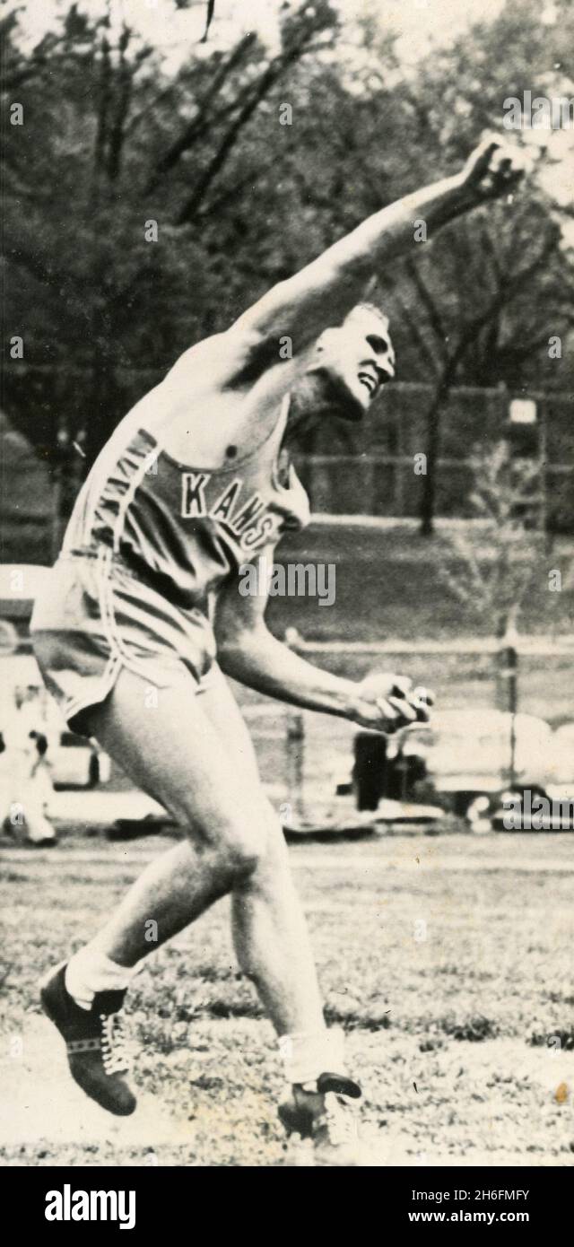 L'atleta americano del lanciatore del javelin William 'Bill' Alley che lancia, USA 1959 Foto Stock