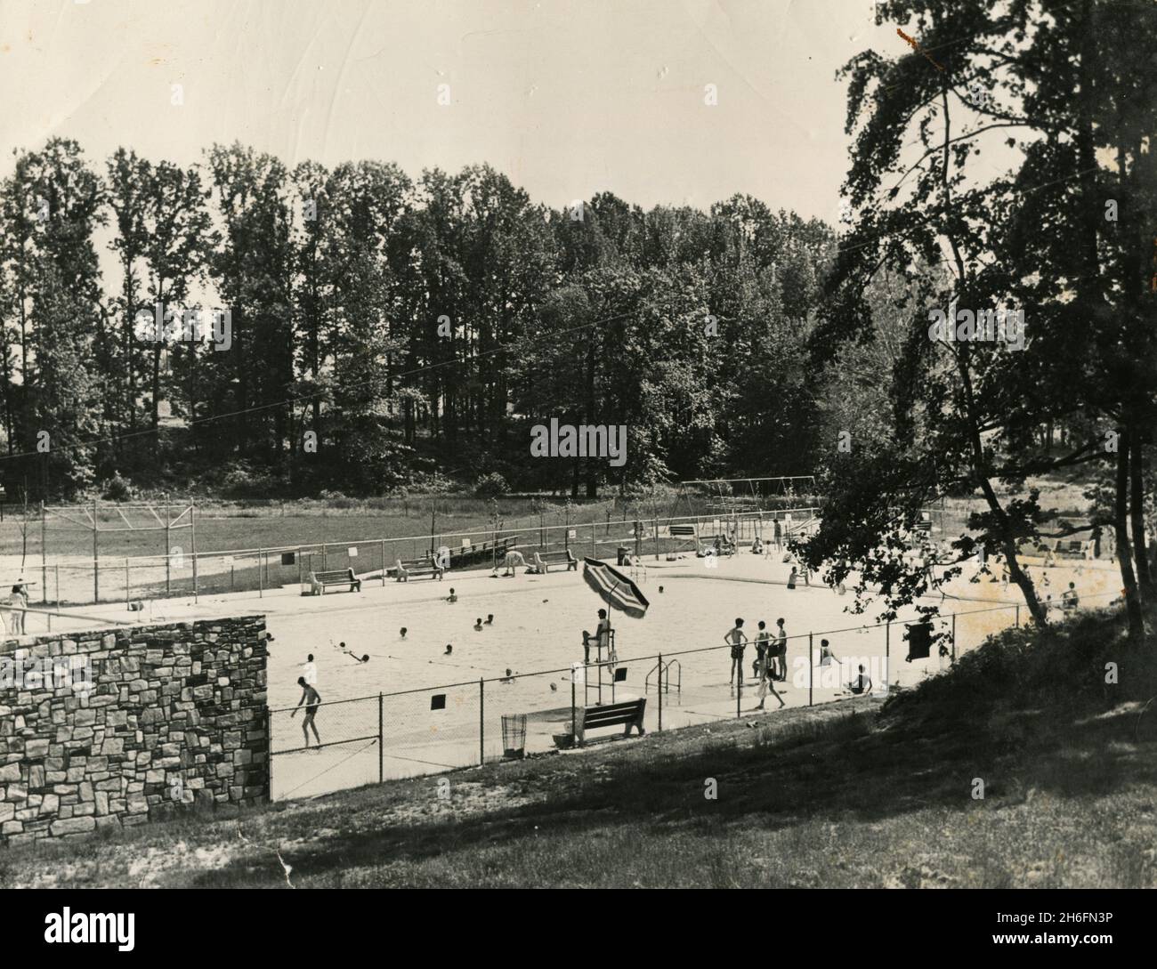 Una delle cinque piscine olimpioniche di Levittown, un luogo progettato dal censimento e una comunità pianificata, Bucks County, Penn, USA 1954 Foto Stock
