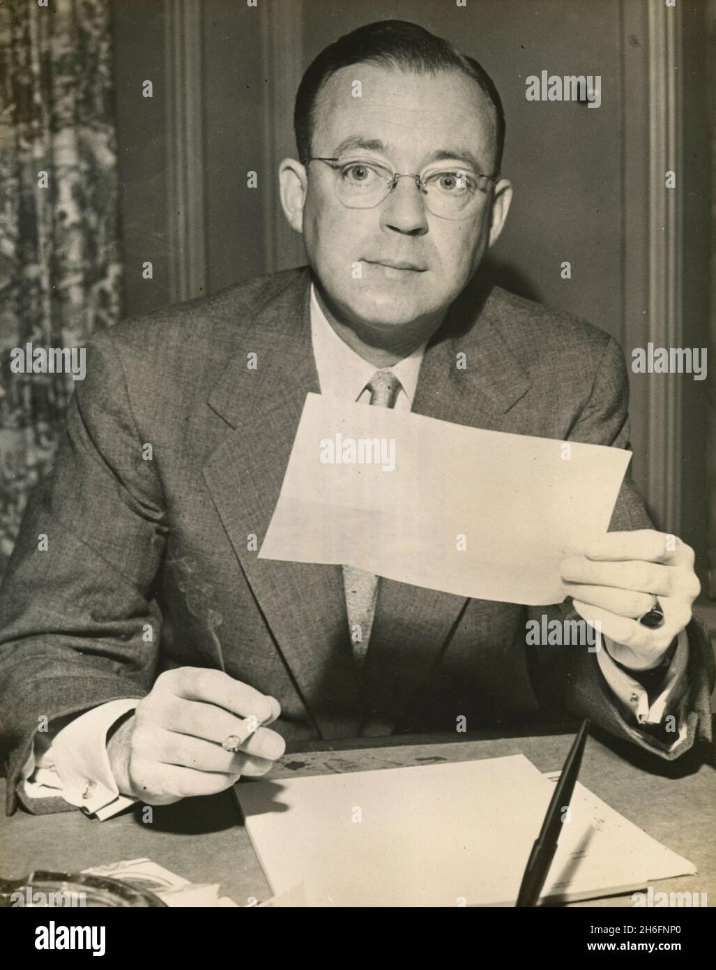 H. Rowan Gaither, presidente in carica della Ford Foundation, USA 1953 Foto Stock