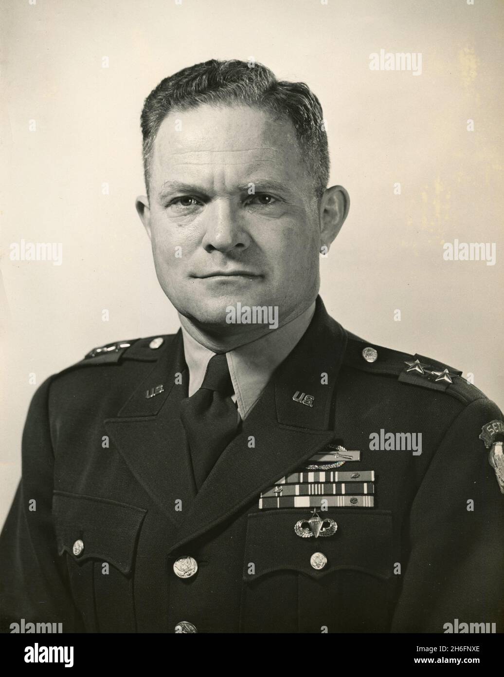 Harvey Fisher, generale dell'Esercito DEGLI STATI UNITI, comandante della Task Force europea del Sud, USA 1957 Foto Stock