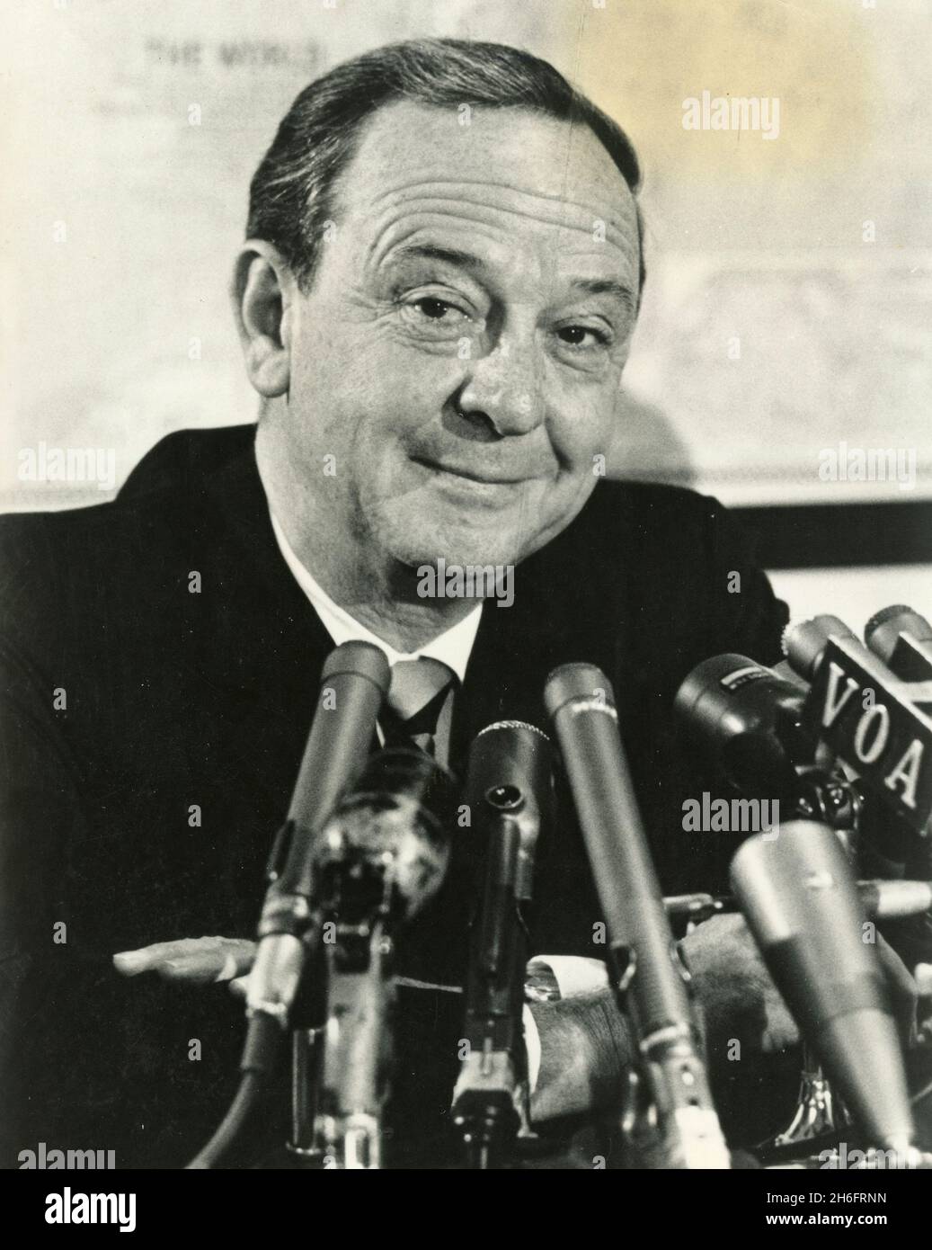 Personalità americana della radio e della TV John Charles Daly, capo della voce dell'America, USA 1967 Foto Stock