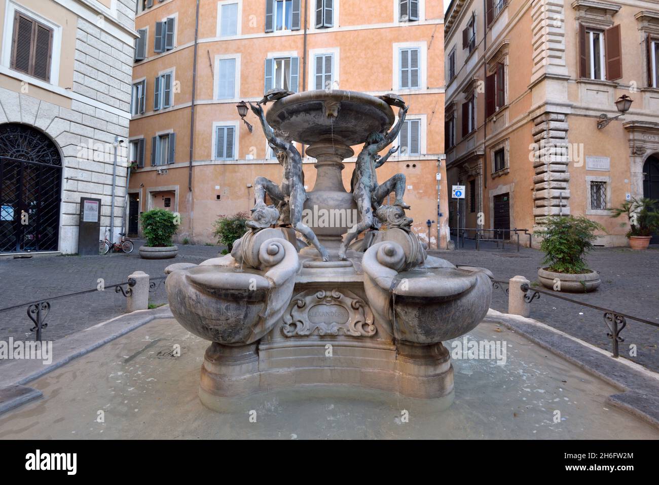Italia, Roma, ghetto ebraico, piazza Mattei, la fontana delle Tartarughe Foto Stock
