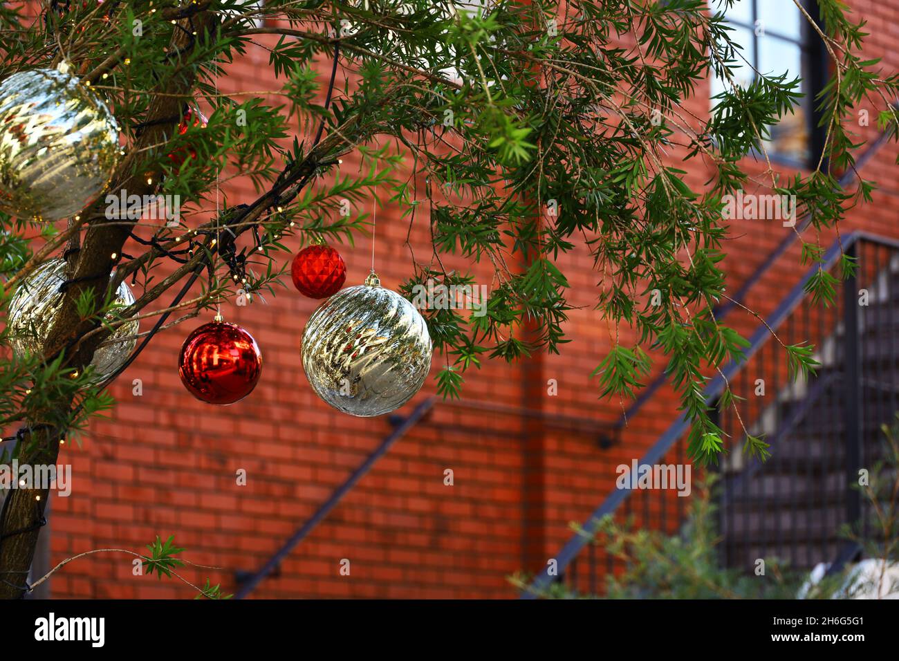 Decorazioni natalizie in città Foto Stock