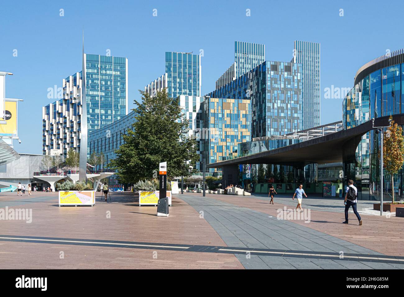 Peninsula Square a North Greenwich con uffici moderni ed edifici residenziali, Londra Inghilterra Regno Unito Foto Stock