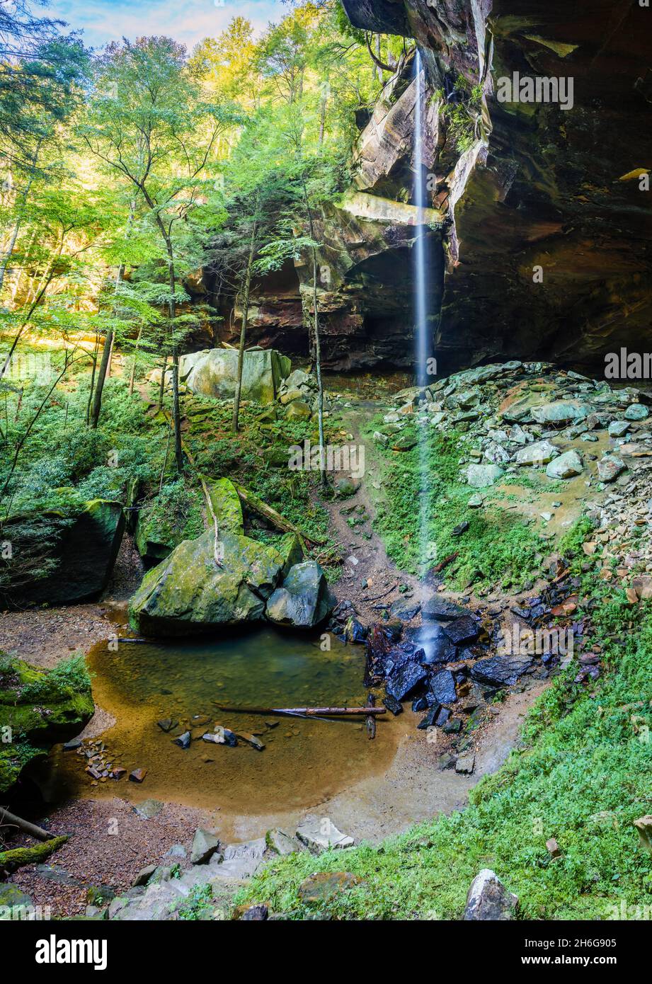 Immagine panoramica a lunga esposizione di Yahoo Falls nel Kentucky meridionale Foto Stock