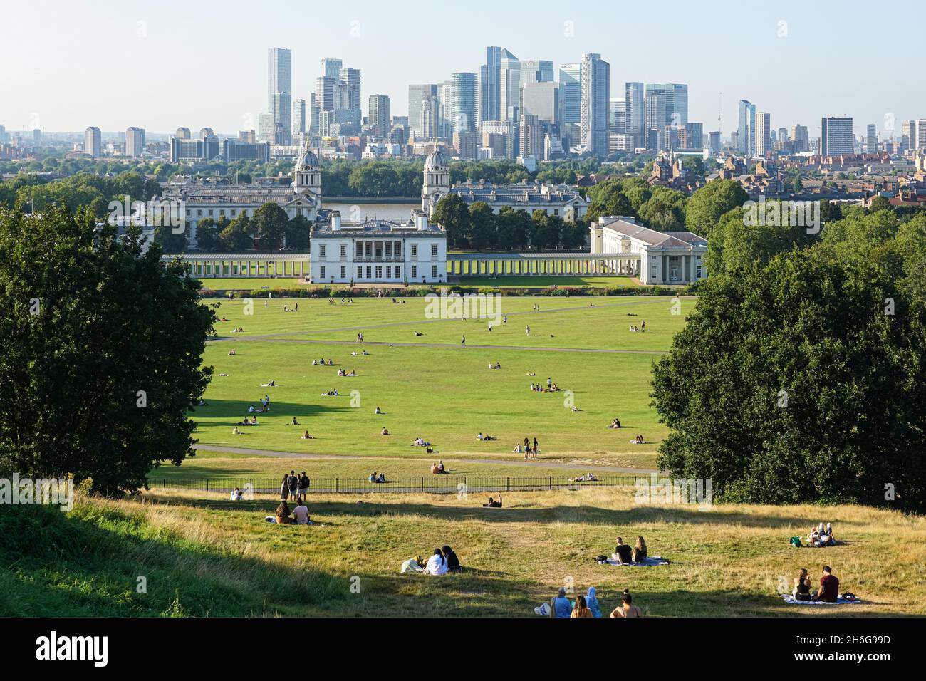 Vista dei grattacieli di Canary Wharf da Greenwich Park a Londra, Inghilterra, Regno Unito, Regno Unito Foto Stock