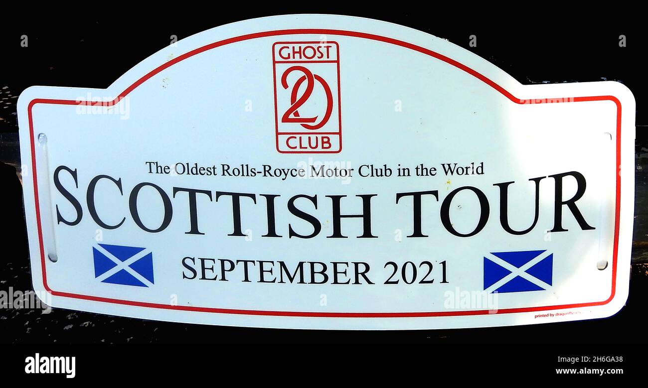 Rolls Royce 20 Ghost club - distintivo auto del Tour Scozzese, 2021 settembre - fotografato a Kirkcudbright, Dumfries e Galloway. ---- il 20-Ghost Club è iniziato il 26 maggio 1949 da un gruppo di proprietari dedicati alla conservazione delle vetture a motore Rolls-Royce pre-1940. Il nome del Club è stato preso dalle automobili di proprietà dei fondatori, vale a dire il 40/50 HP Silver Ghost e la sua controparte più piccola, il modello da 20 HP Foto Stock