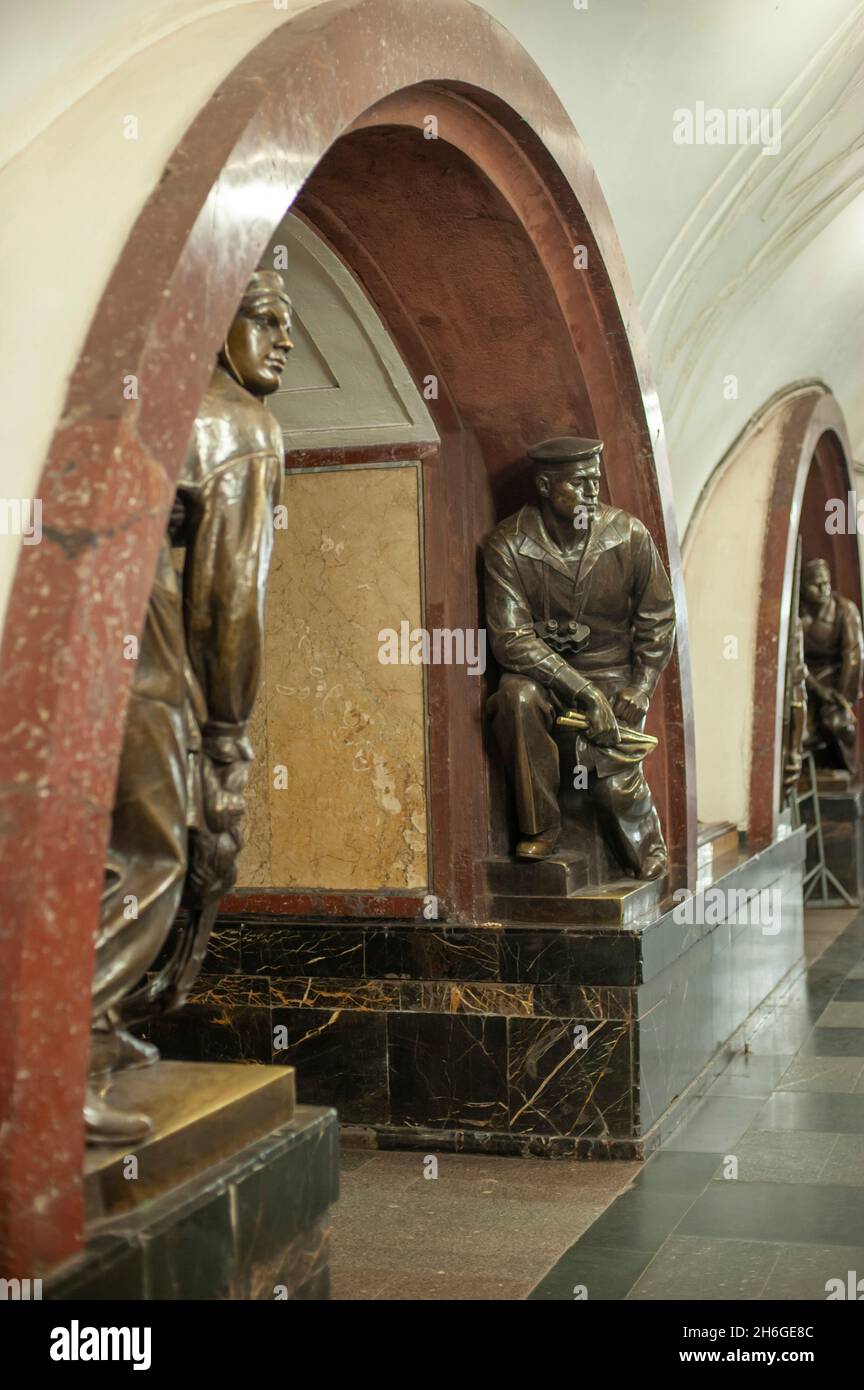 Statua rivoluzionaria in Ploshchad Revolyutsii Mosca Russia Foto Stock