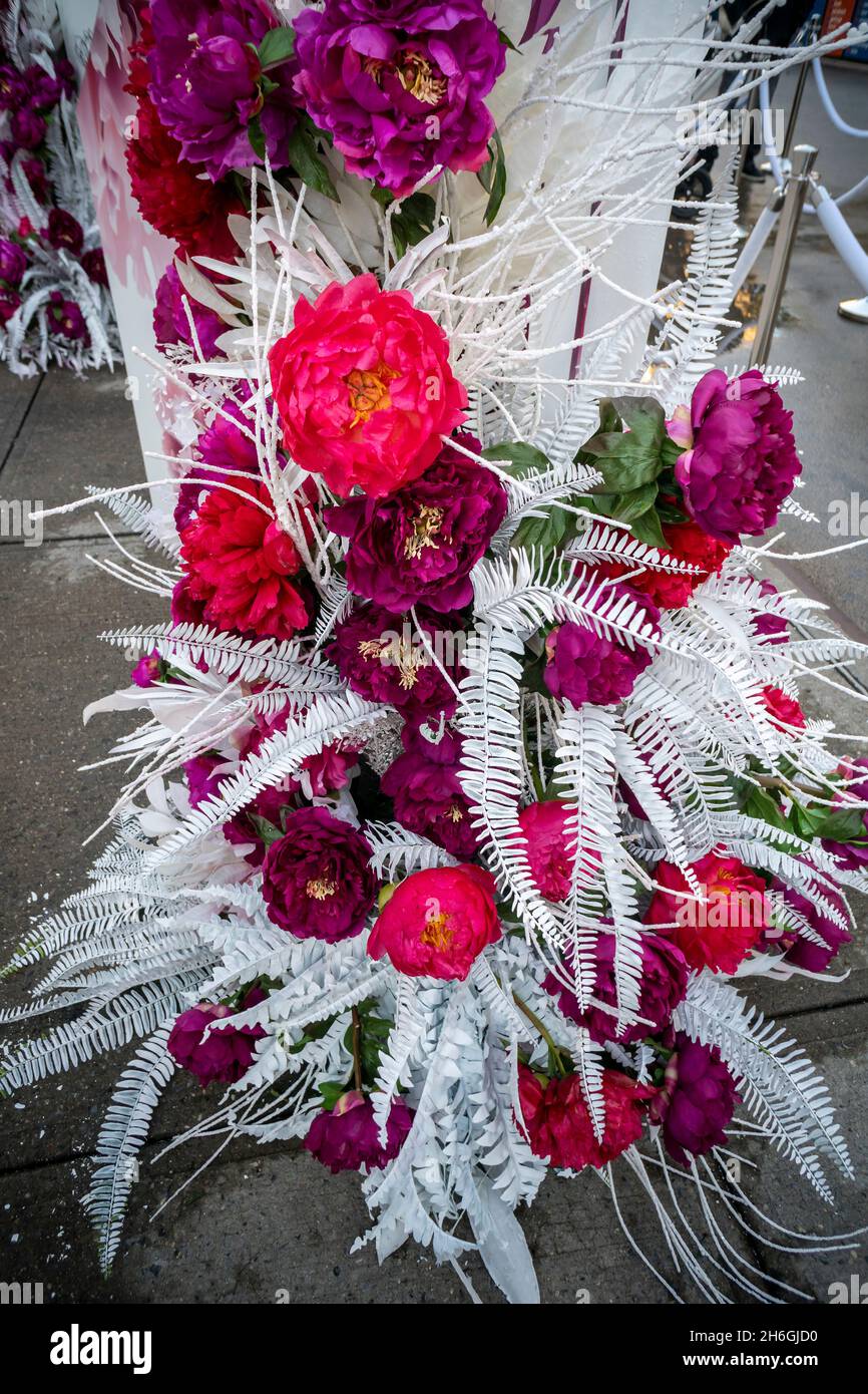 Attivazione del marchio per la fragranza “Good Kind pure” di Coty in Flatiron Plaza a New York venerdì 12 novembre 2021. La nuova fragranza è formulata senza coloranti o ftalati e non è crudeltà. (© Richard B. Levine) Foto Stock