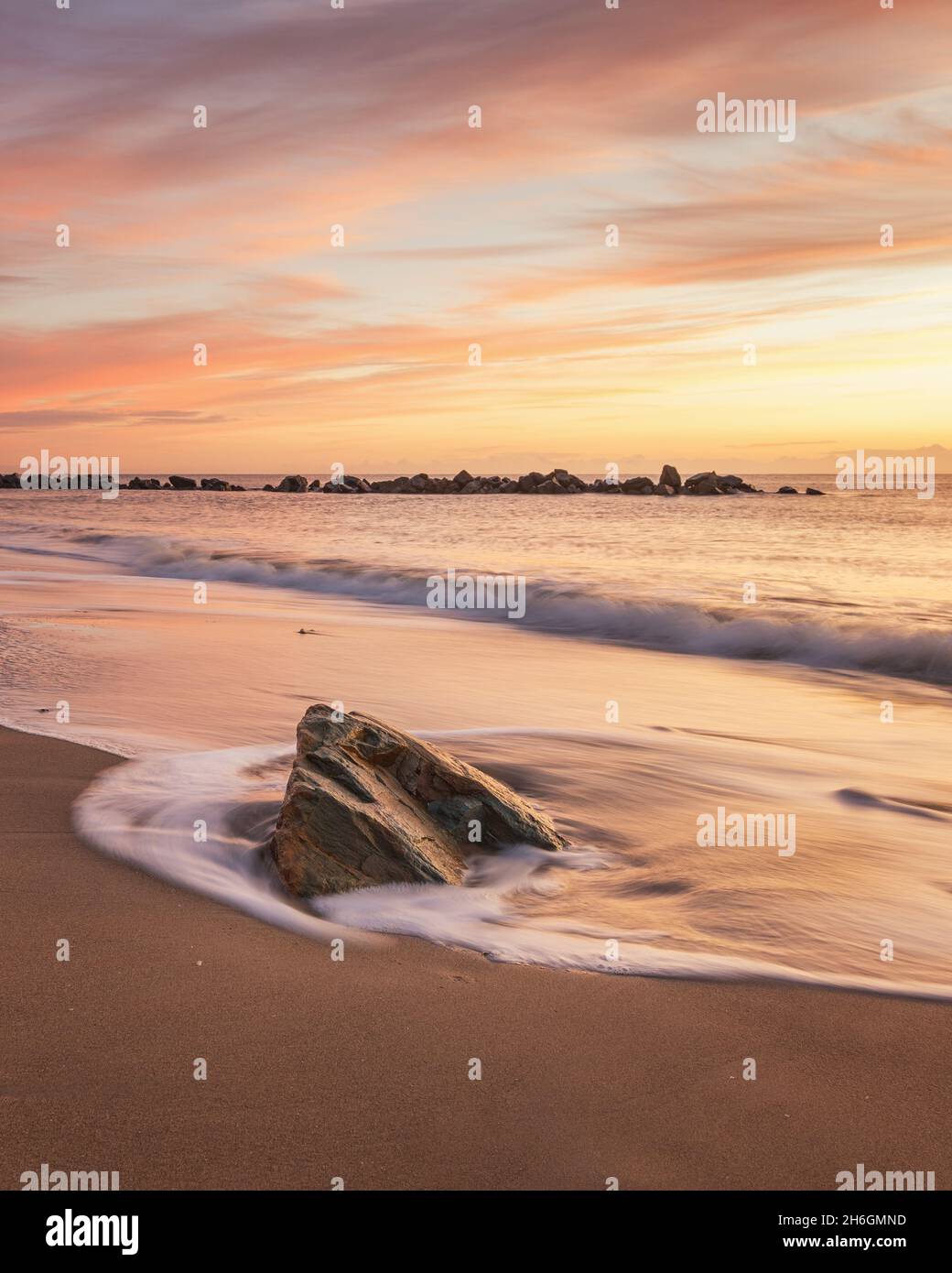 Sunrise on the Shoreline - Rosslare Strand Wexford Irlanda Foto Stock