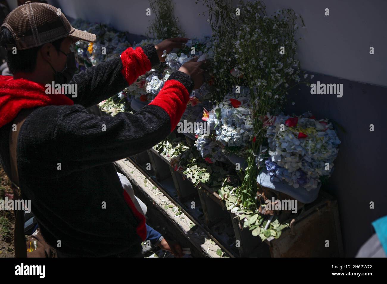 La Paz, Bolivia. 8 novembre 2021. Ñatitas (cranio umano) ogni 8 novembre, in Bolivia viene celebrato un rituale ancestrale e pre-ispanico in onore di t Foto Stock