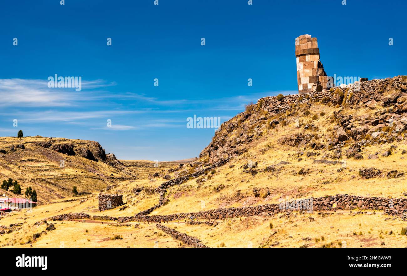 Sillustani, un cimitero pre-inca vicino a Puno in Perù Foto Stock