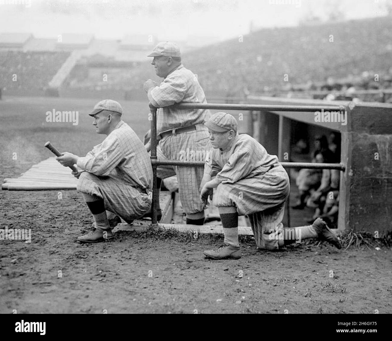 Henry Harrison 'Hy' Myers, Wilbert Robinson & mascot, Brooklyn Robins, 1916. Foto Stock