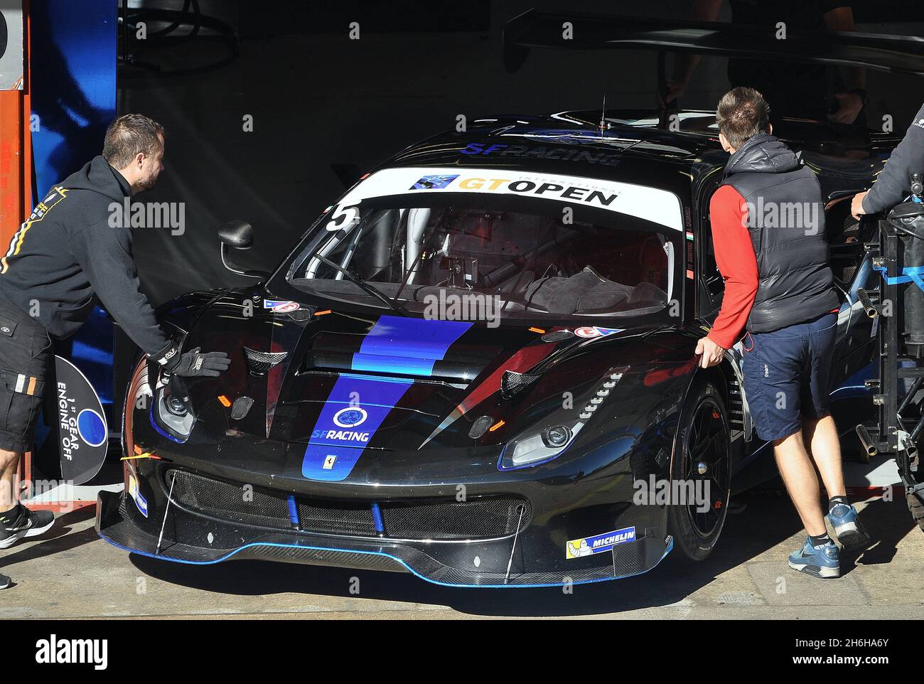 Ferrari 488 GT3-Team SF Racing nel campionato motorsport internazionale GT3 del circuito di Barcellona Catalunya, Montmelo, Catalogna, Spagna Foto Stock