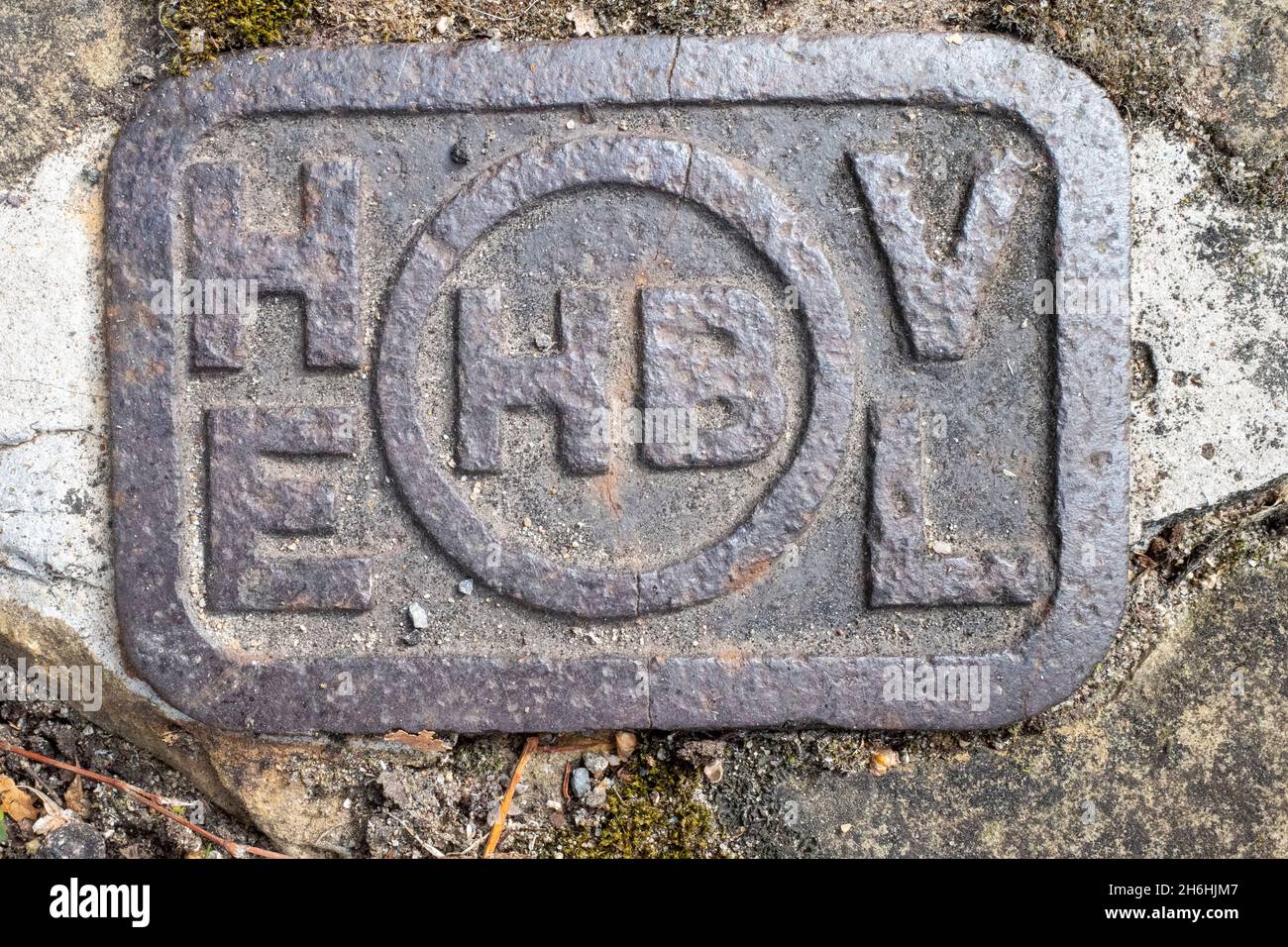 Residuo della prima alimentazione elettrica ad Hampstead da parte della Hampstead Vestry Electric Light Company risalente alla fine del 19thC Foto Stock