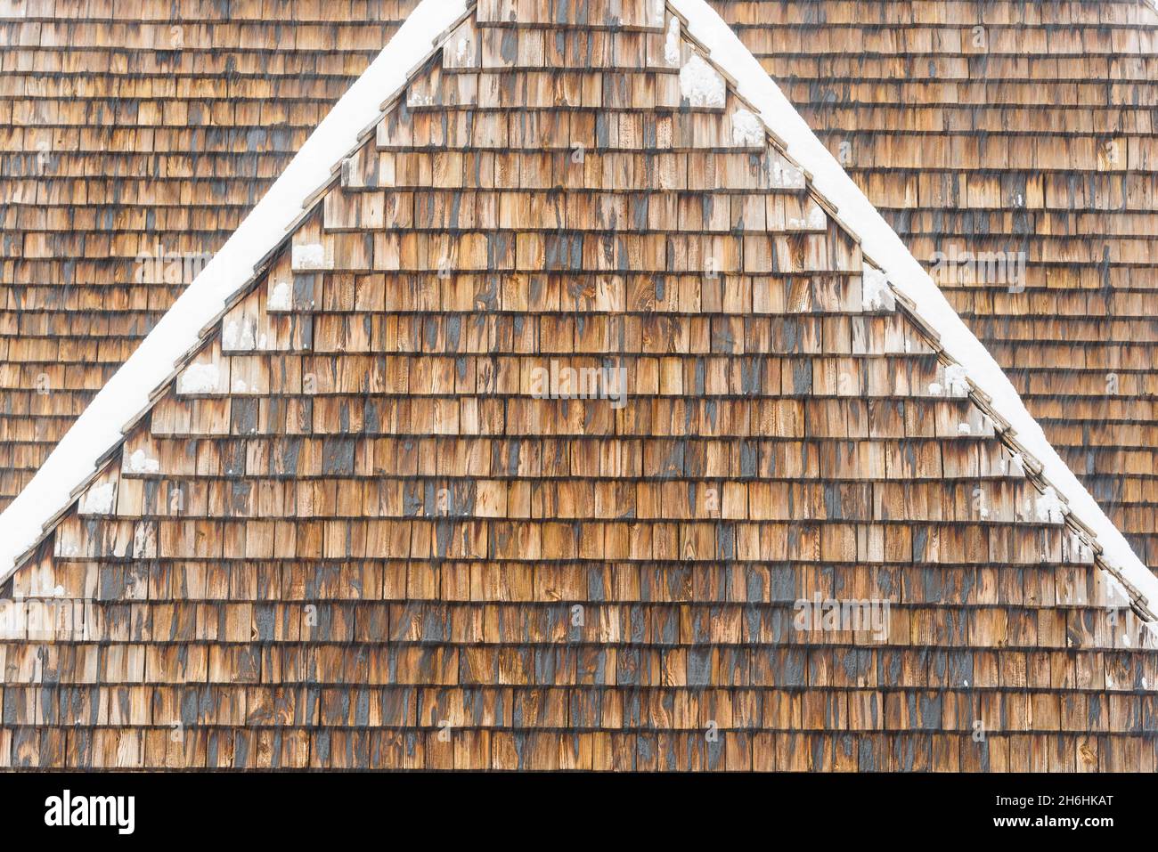 Facciata in legno su edificio della vecchia chiesa Foto Stock