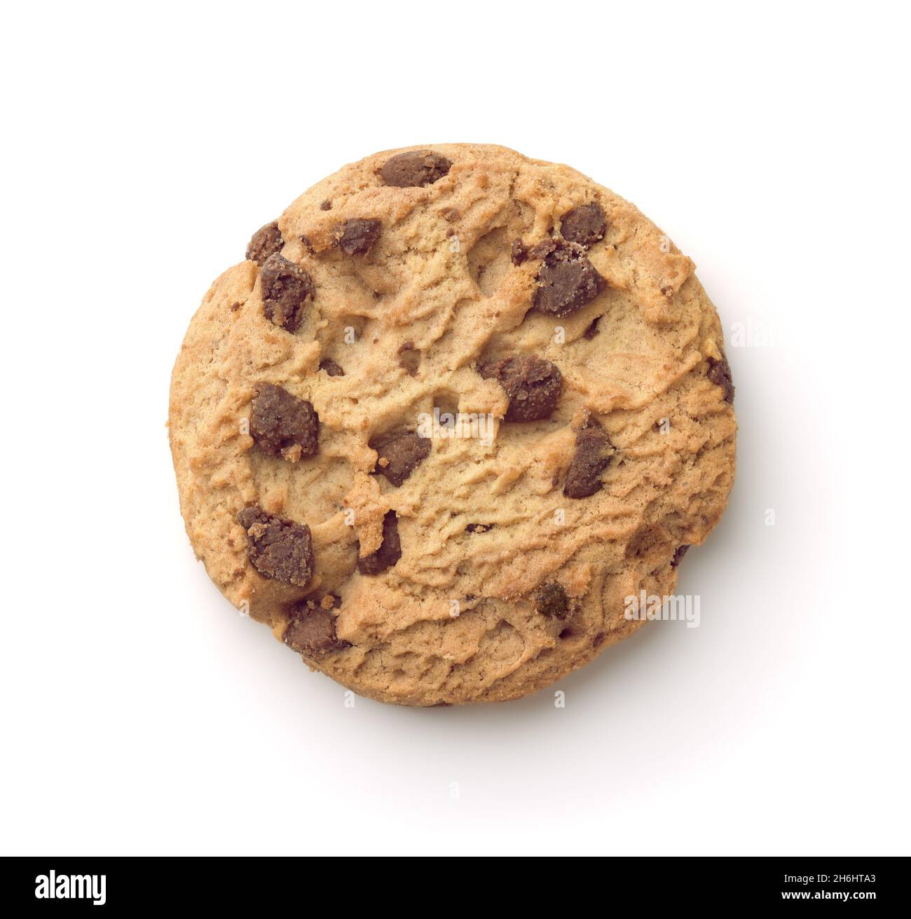 Vista dall'alto di biscotti fatti in casa con pezzetti di cioccolato isolati su bianco Foto Stock