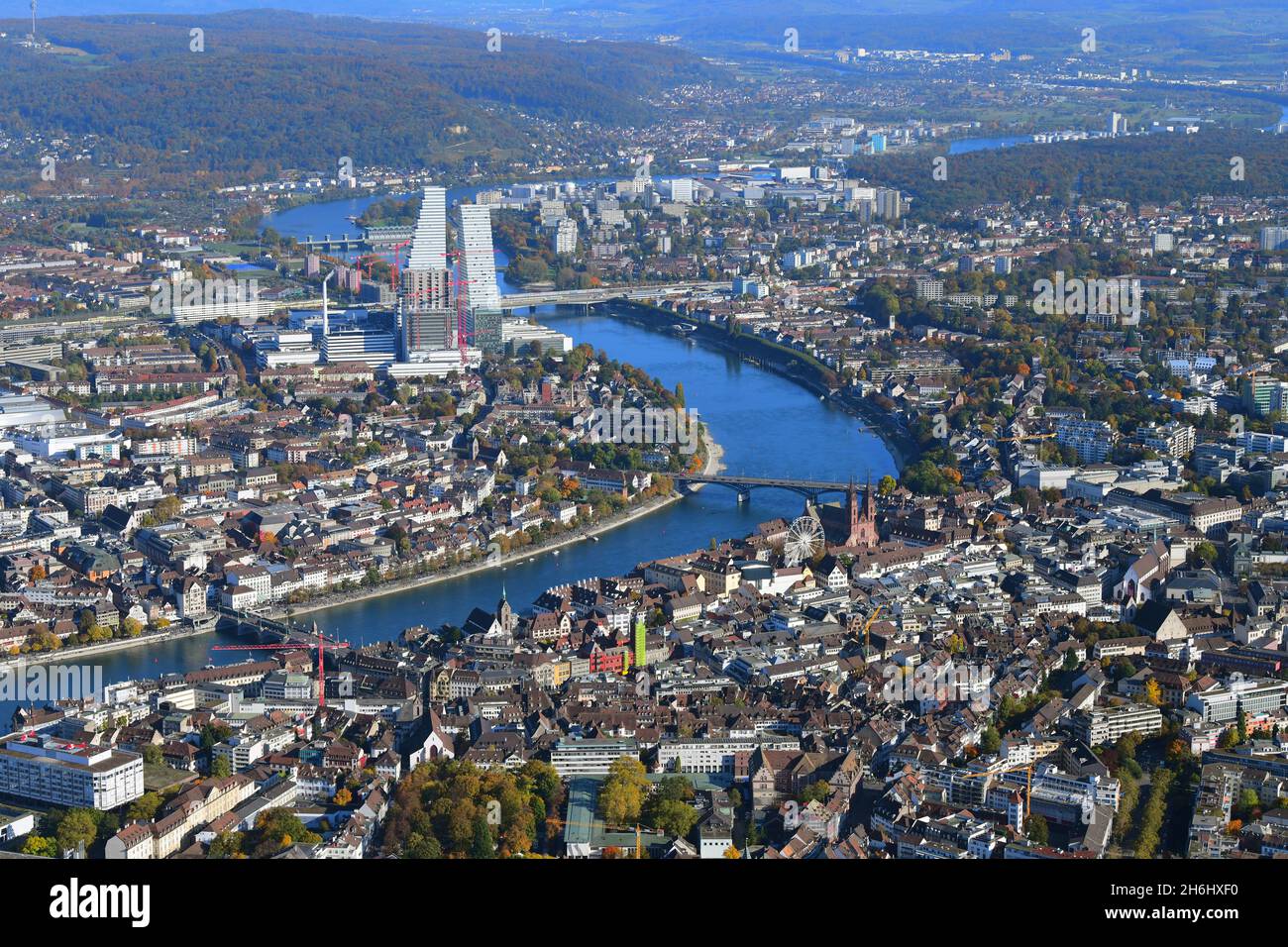 Città di Basilea, Svizzera, con fiume Reno. Stadtansicht von Basel, Schweiz, am Rhein Foto Stock