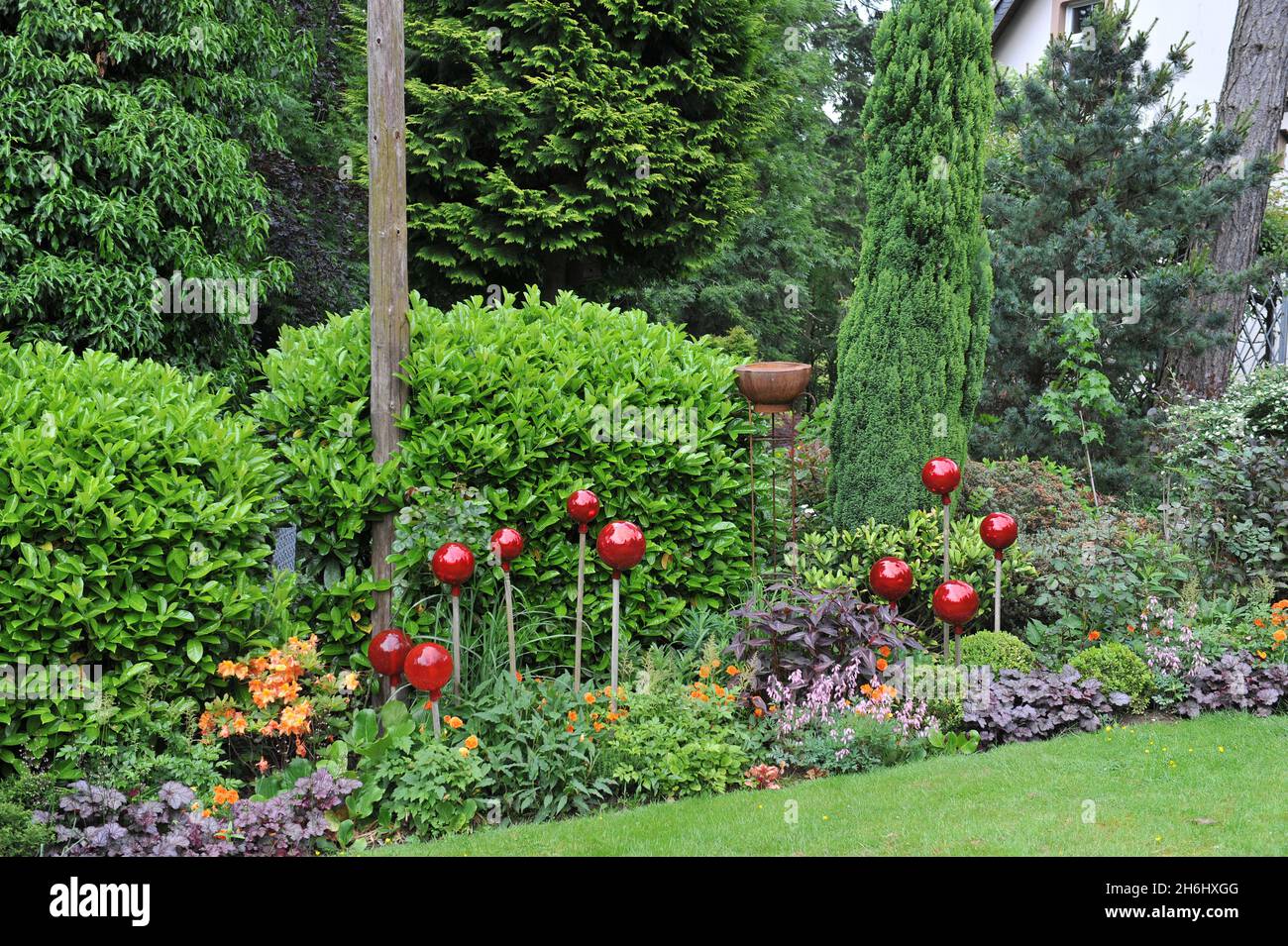 SOLINGEN, GERMANIA - 15 GIUGNO 2013: Decorazione del giardino tedesco Ulbrich nel mese di giugno Foto Stock