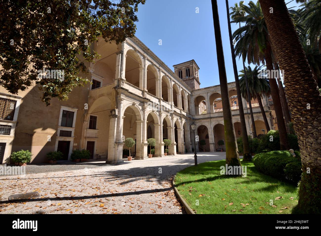 Italia, Roma, Palazzo Venezia, cortile, giardini e loggia Foto Stock