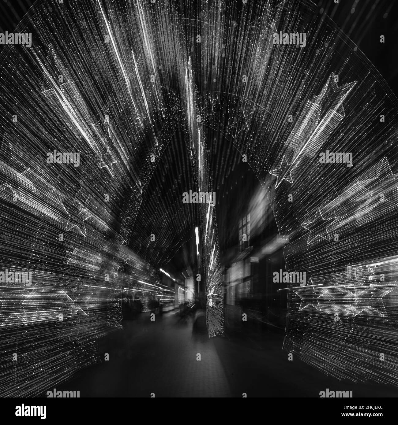 Una vista diversa delle decorazioni natalizie di South Moulton Street a Mayfair, Londra. Foto Stock