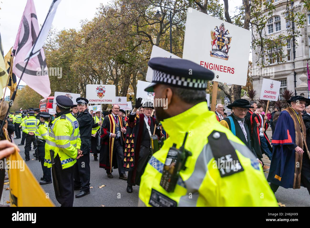 Protesta contro Lord Mayor Show, Rise and Rebel march, Extinction Rebellion, Londra, Regno Unito. 13 novembre 2021 Foto Stock