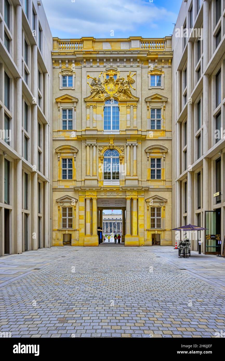 Portale nel cortile interno del passaggio, il Palazzo di Berlino (Humboldt Forum, Unter den Linden, Berlino, Germania, Europa Foto Stock