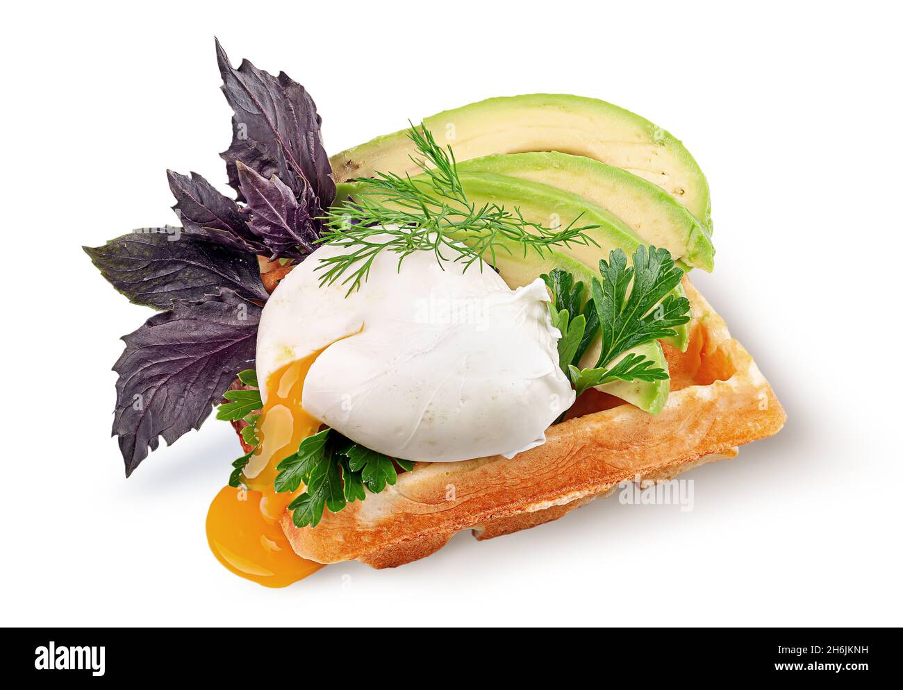 Waffle alla francese con uova in camicia e avocado Foto Stock