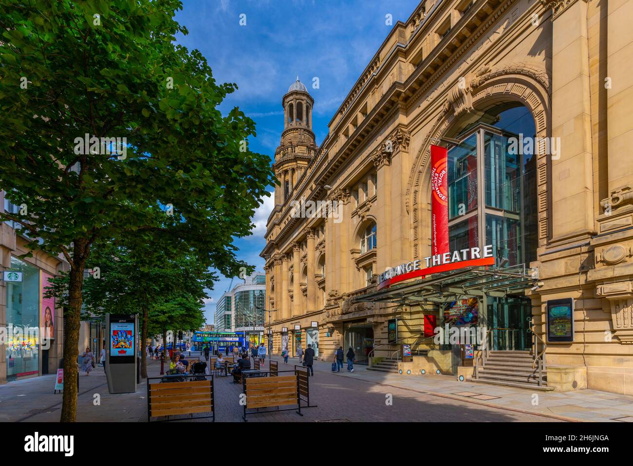 Vista del Royal Exchange Theatre in St. Anne's Square, Manchester, Lancashire, Inghilterra, Regno Unito, Europa Foto Stock