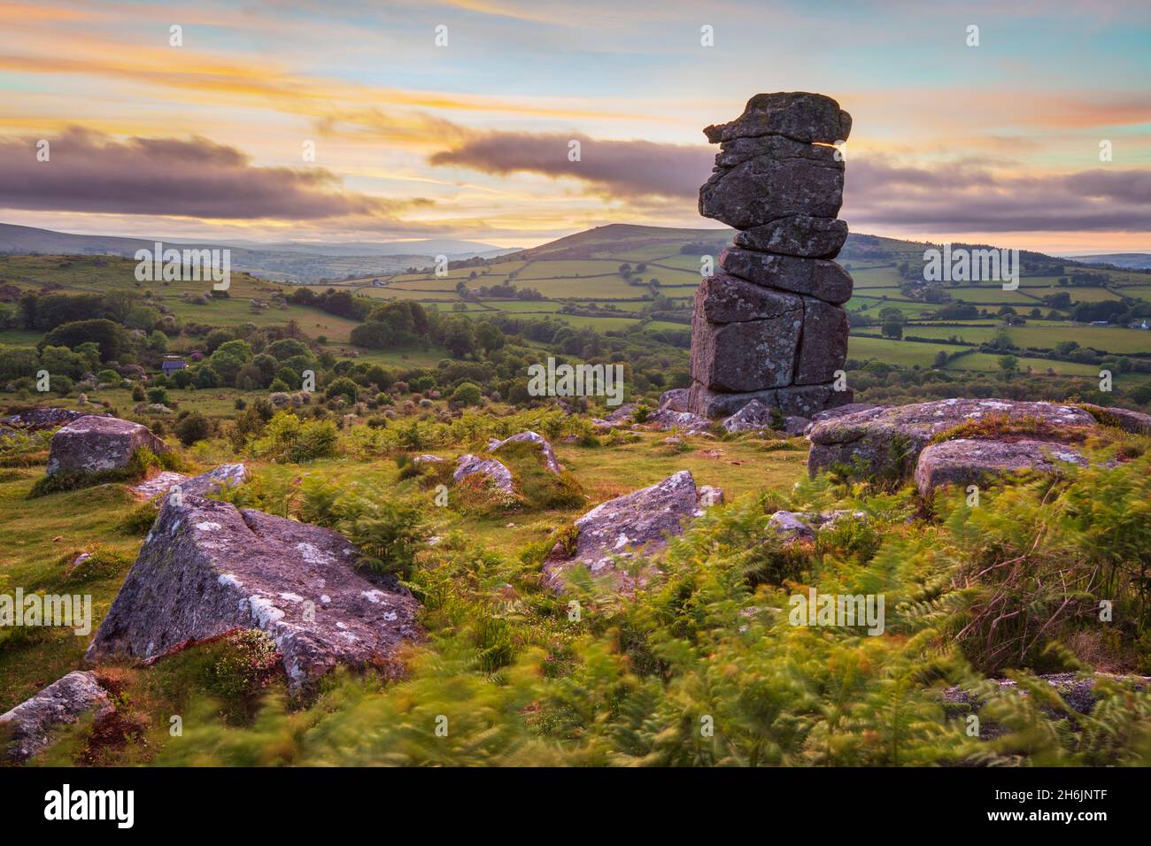 Formazione di roccia del naso di Bowerman al tramonto, vicino Manaton, Parco Nazionale di Dartmoor, Devon, Inghilterra, Regno Unito, Europa Foto Stock