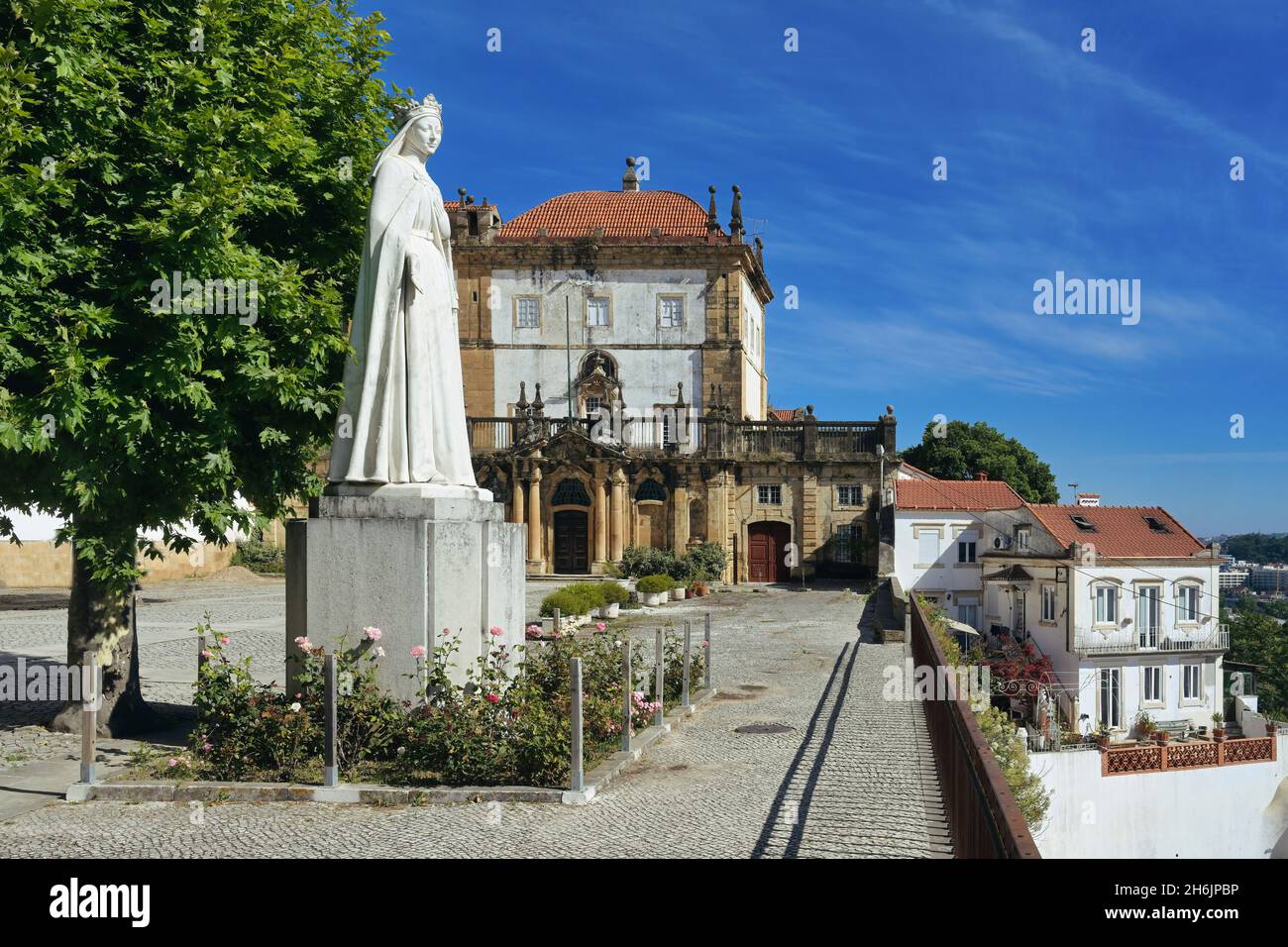 Monastero di Santa Clara-a-Nova, statua della Regina Sant'Isabella, Coimbra, Beira, Portogallo, Europa Foto Stock