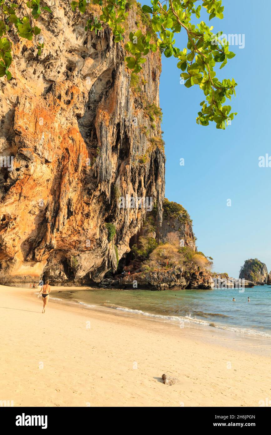 Spiaggia di Phra Nang, Penisola di Railay, Provincia di Krabi, Tailandia, Asia sudorientale, Asia Foto Stock